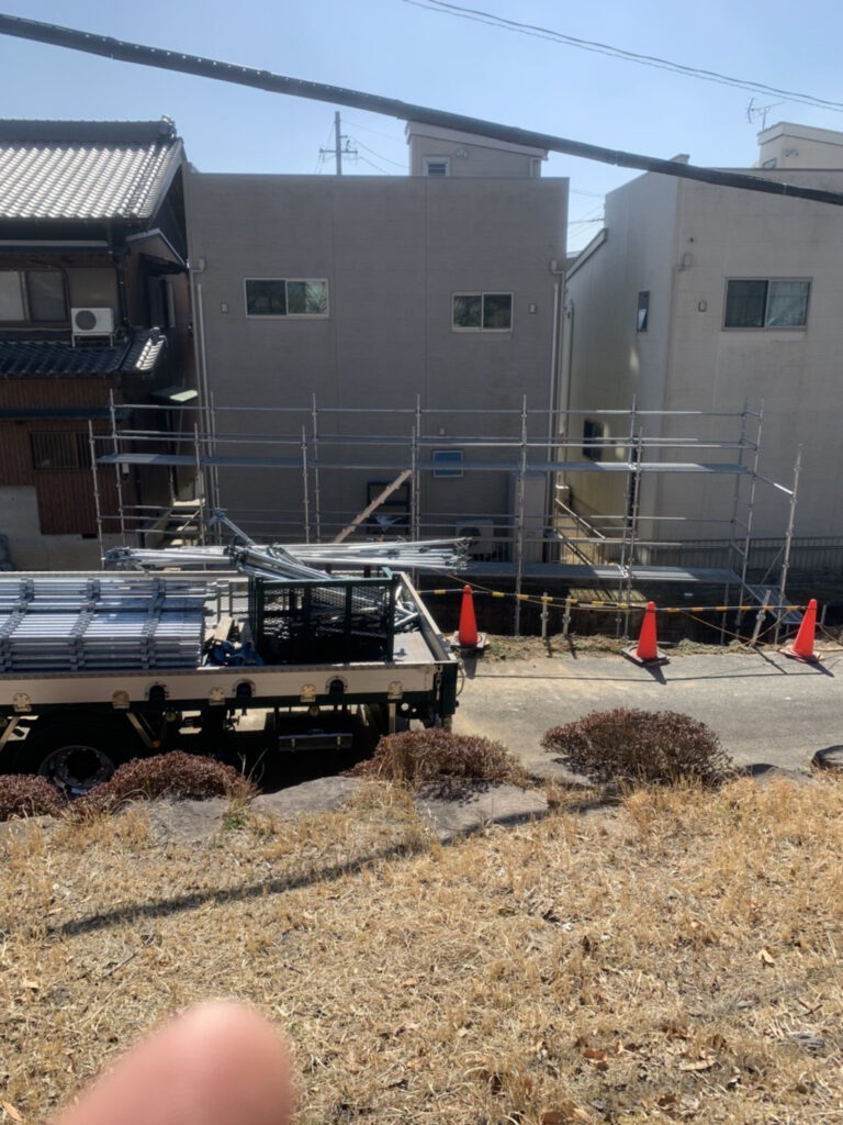 愛知県幸田町にてＬ型擁壁コンクリート打設用足場工事