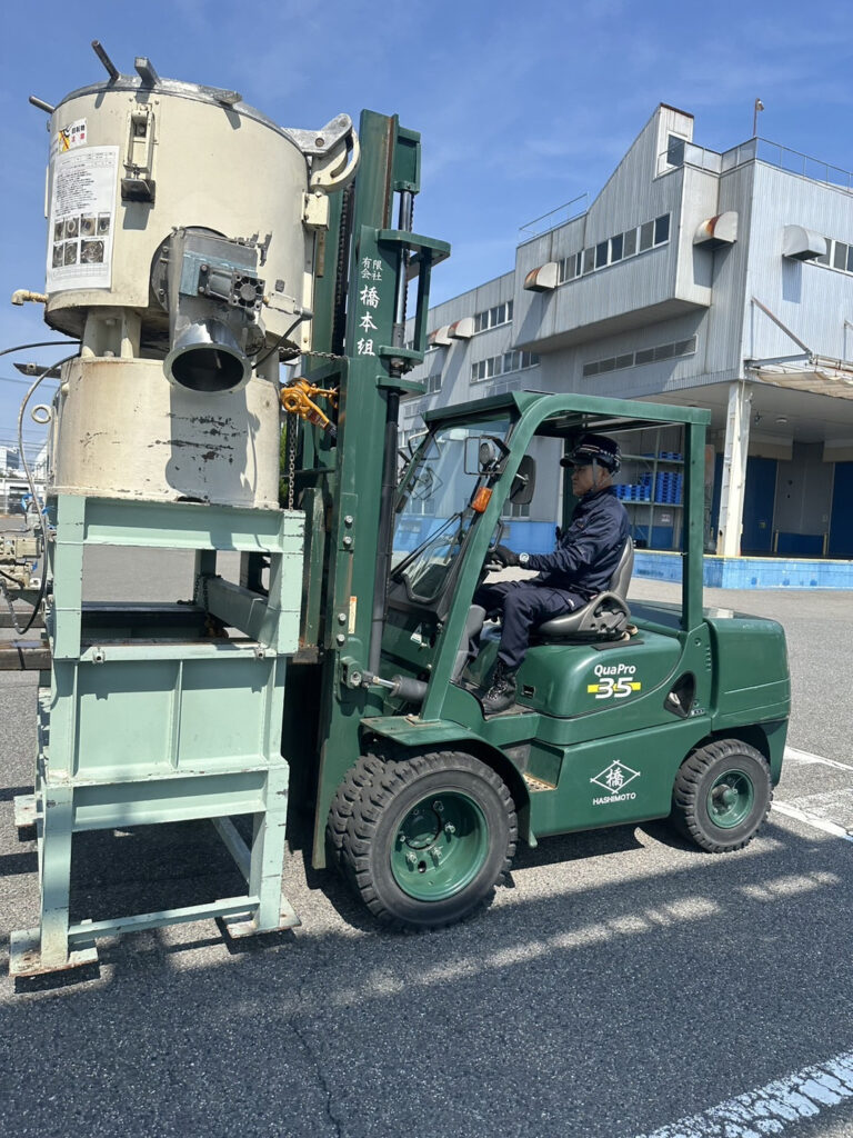 三重県四日市市にある工場で機械移設工事👷